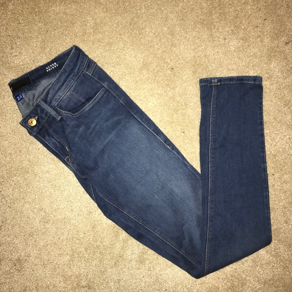 25 waist jean size